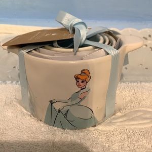 Rae Dunn Cinderella measuring cups
